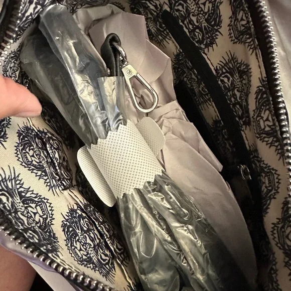 Ed Hardy White Shoulder Bag with Black Chain Details - Picture 6 of 6